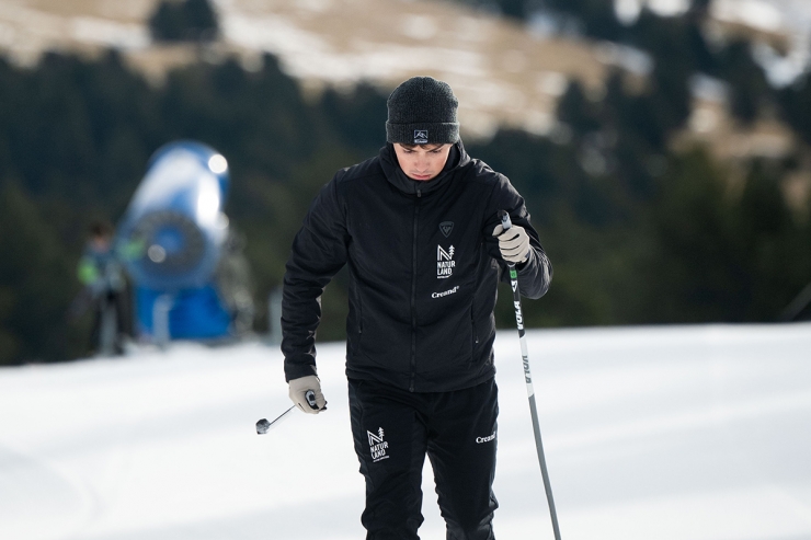 Un esquiador a Naturland.